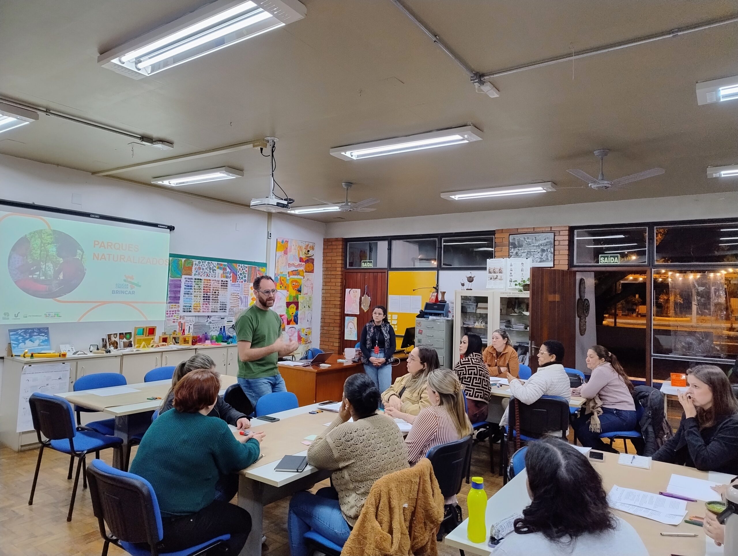 Parques naturalizados: educadores de Canoas dialogam sobre o encontro entre crianças e a natureza 