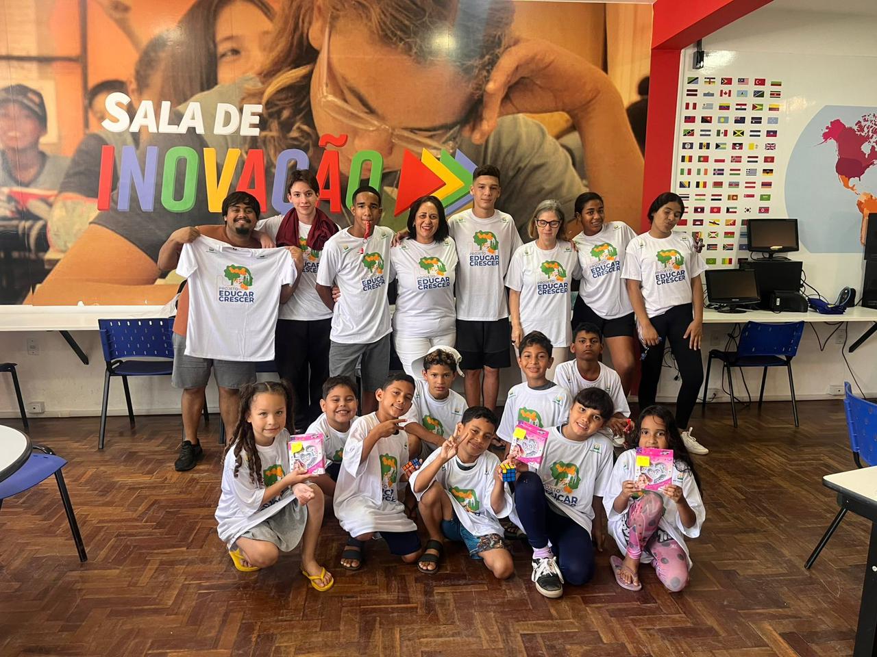 Migrantes celebram conclusão de curso de português com troca de saberes e tradições  