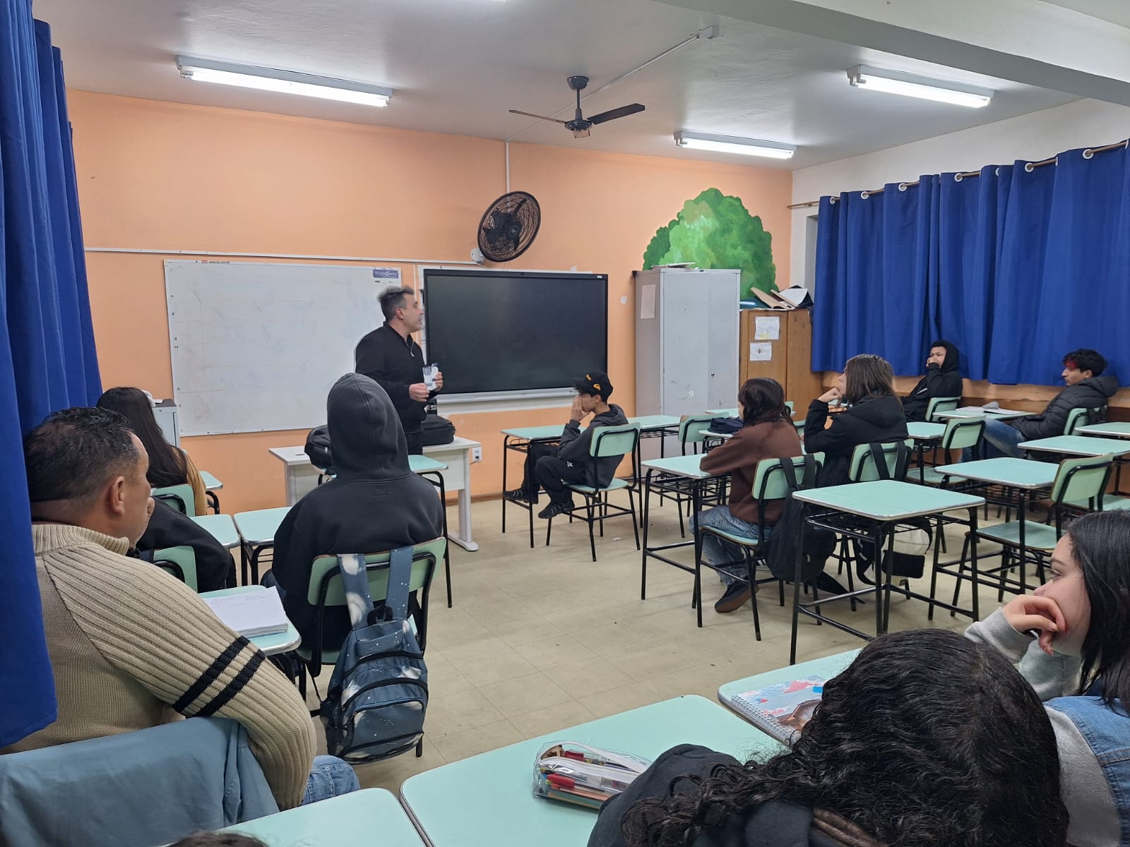 Eixo Trabalhar visita escolas de Canoas para divulgar curso gratuito de ESG e Sustentabilidade Social 