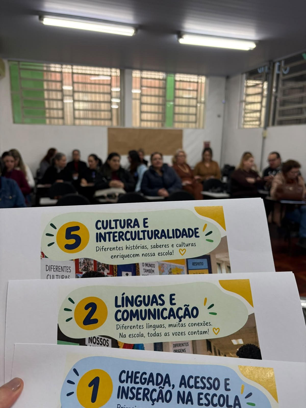 Formação do eixo Acolher debate o acolhimento de estudantes migrantes na rede pública  