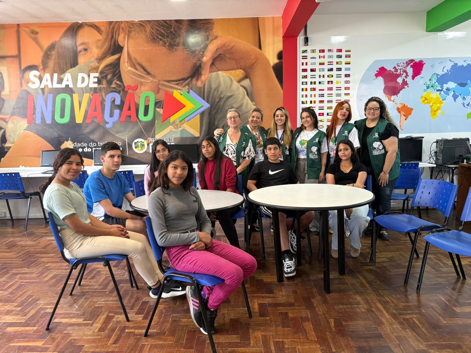 Oficina do eixo Acolher estimula o futuro de jovens migrantes na rede pública de Esteio