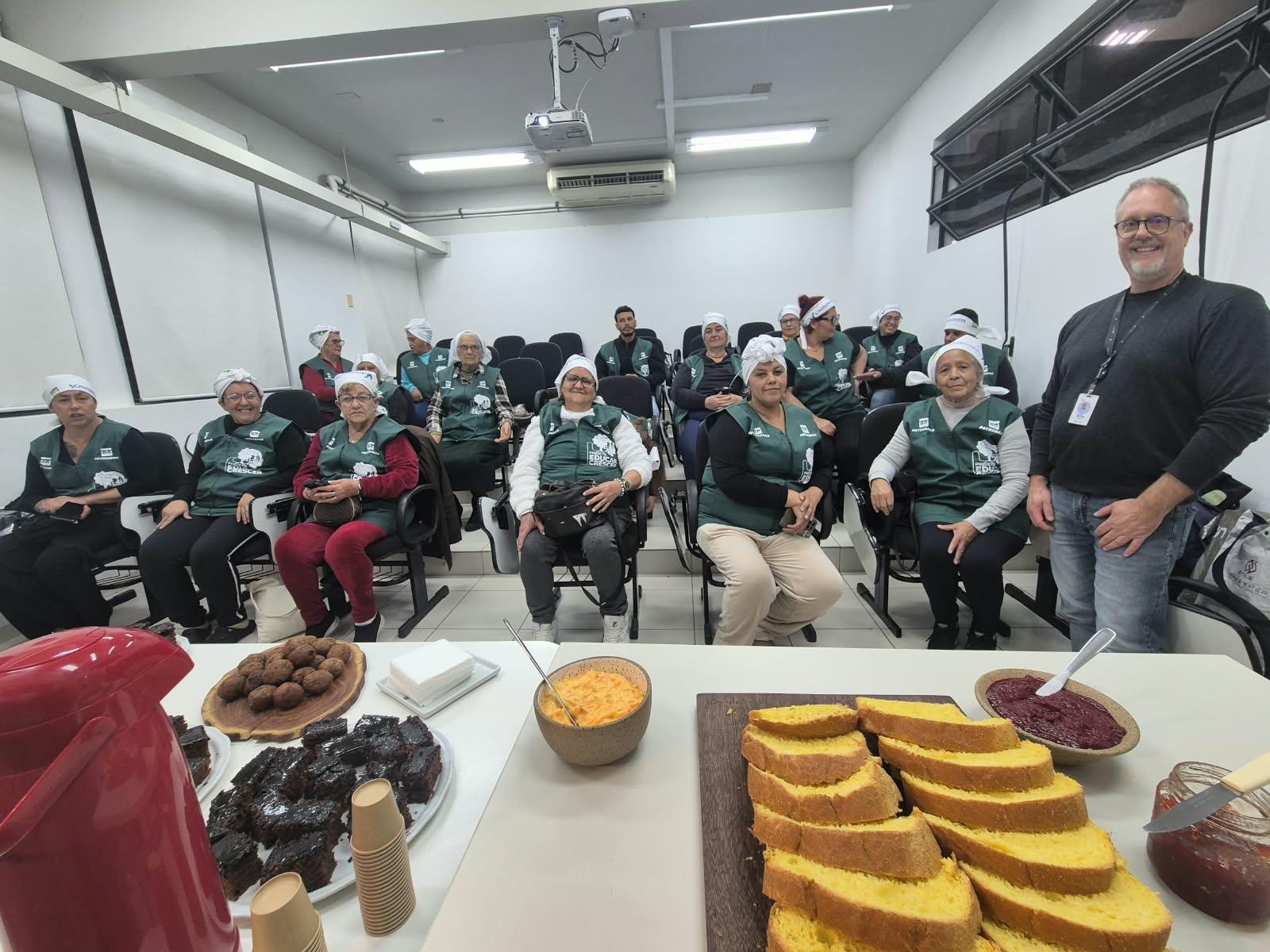 Eixos Plantar e Alimentar promovem oficina de gastronomia sustentável e capacitação para cozinha comunitária